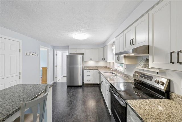 17 Almeda Lane, Hooksett, NH 03106