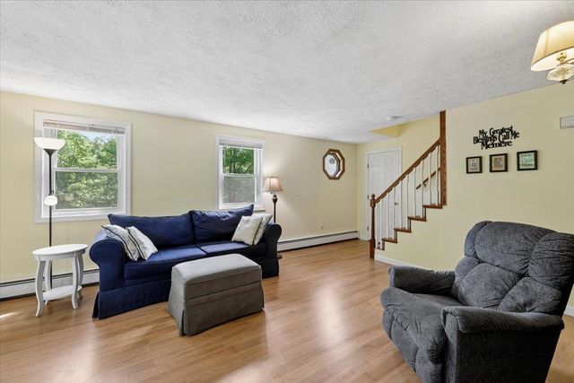 17 Almeda Lane, Hooksett, NH 03106