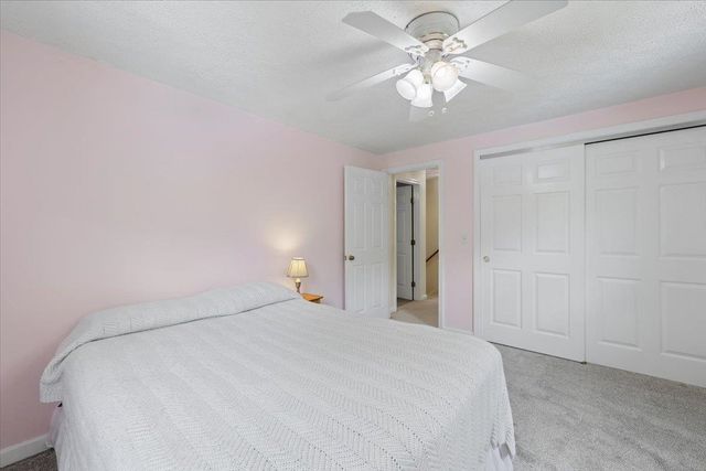 17 Almeda Lane, Hooksett, NH 03106
