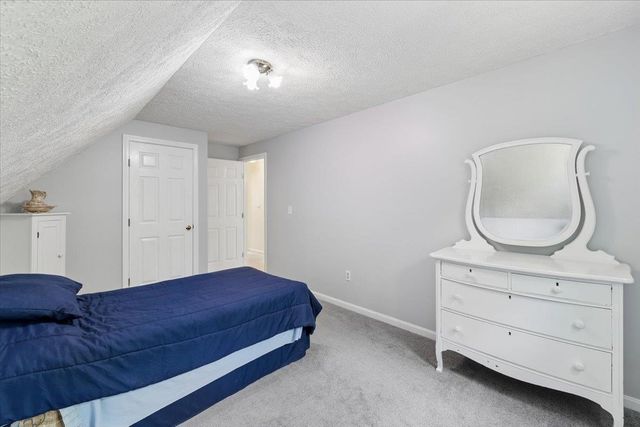 17 Almeda Lane, Hooksett, NH 03106