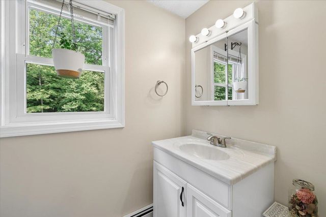17 Almeda Lane, Hooksett, NH 03106