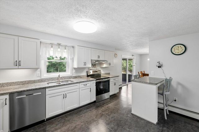 17 Almeda Lane, Hooksett, NH 03106