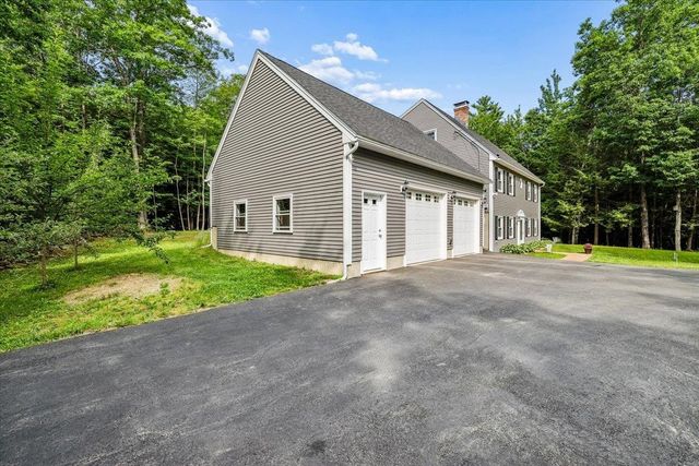 17 Almeda Lane, Hooksett, NH 03106