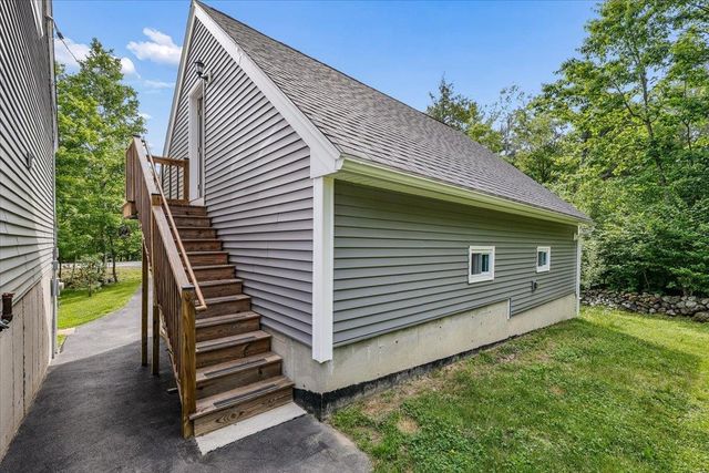17 Almeda Lane, Hooksett, NH 03106