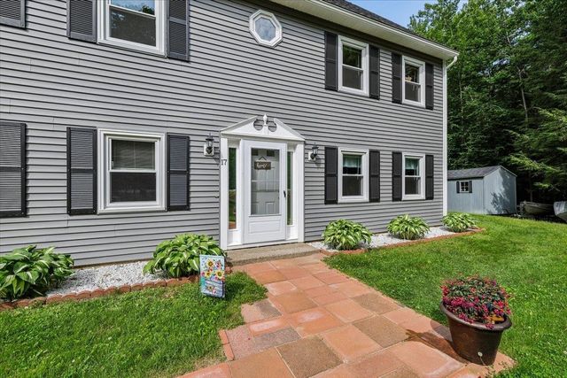 17 Almeda Lane, Hooksett, NH 03106