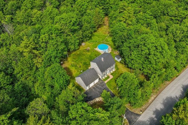 17 Almeda Lane, Hooksett, NH 03106