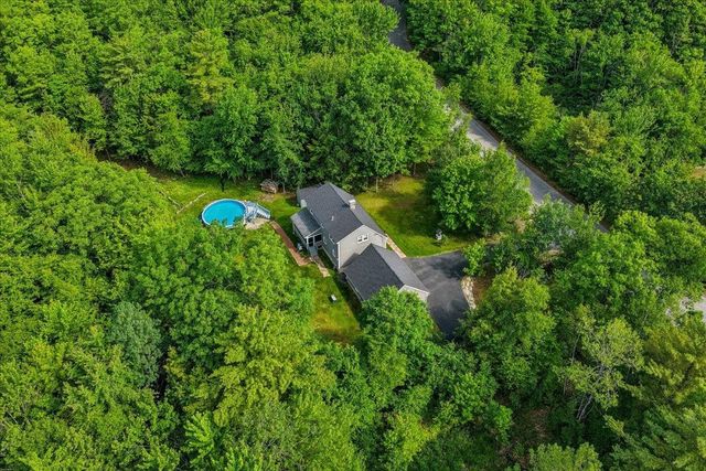 17 Almeda Lane, Hooksett, NH 03106