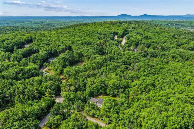 17 Almeda Lane, Hooksett, NH 03106