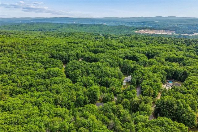 17 Almeda Lane, Hooksett, NH 03106