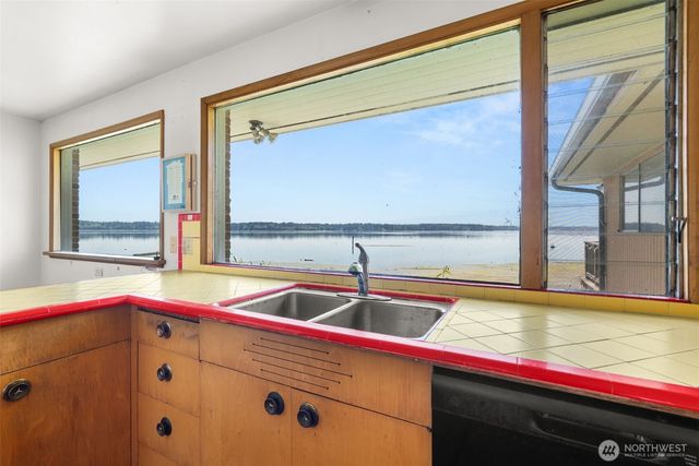 2417 Beach View Lane NW, Olympia, WA 98502