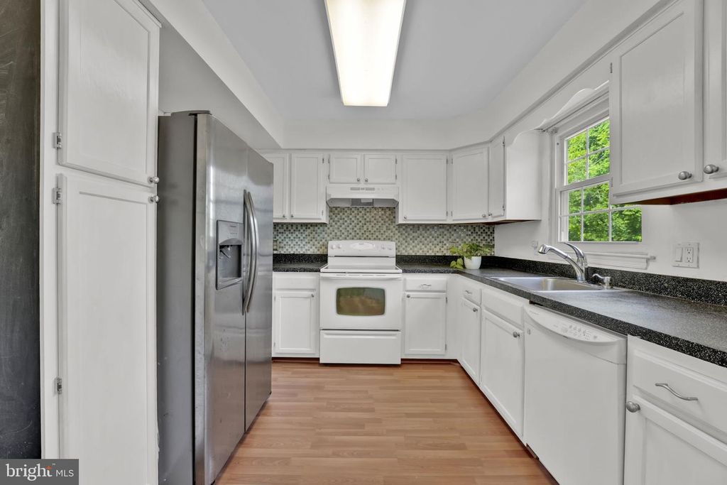 Image 12 of property listing at 8008 GREEN VALLEY LN, Owings Mills, MD 21117