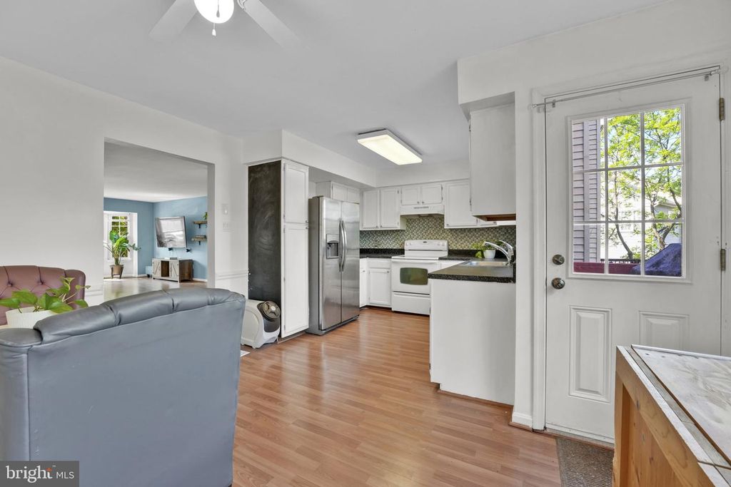 Image 14 of property listing at 8008 GREEN VALLEY LN, Owings Mills, MD 21117