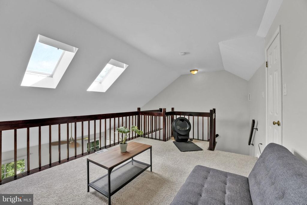 Image 18 of property listing at 8008 GREEN VALLEY LN, Owings Mills, MD 21117