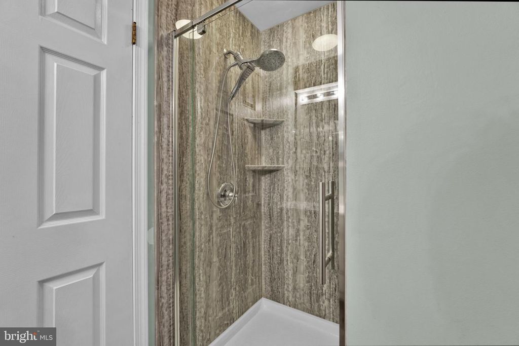 Image 19 of property listing at 8008 GREEN VALLEY LN, Owings Mills, MD 21117