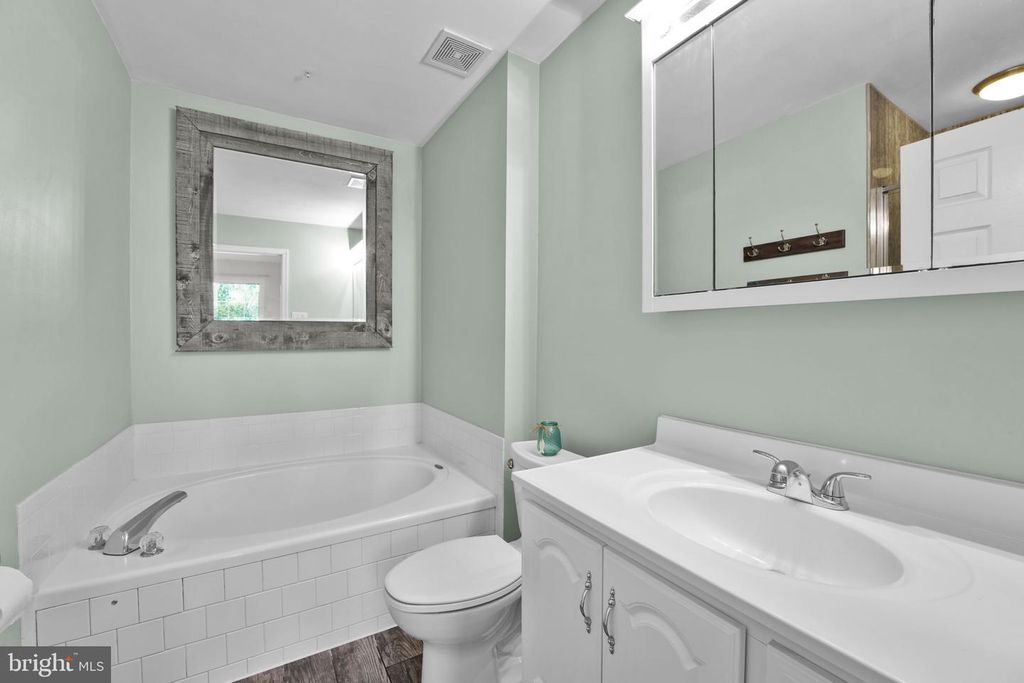 Image 20 of property listing at 8008 GREEN VALLEY LN, Owings Mills, MD 21117