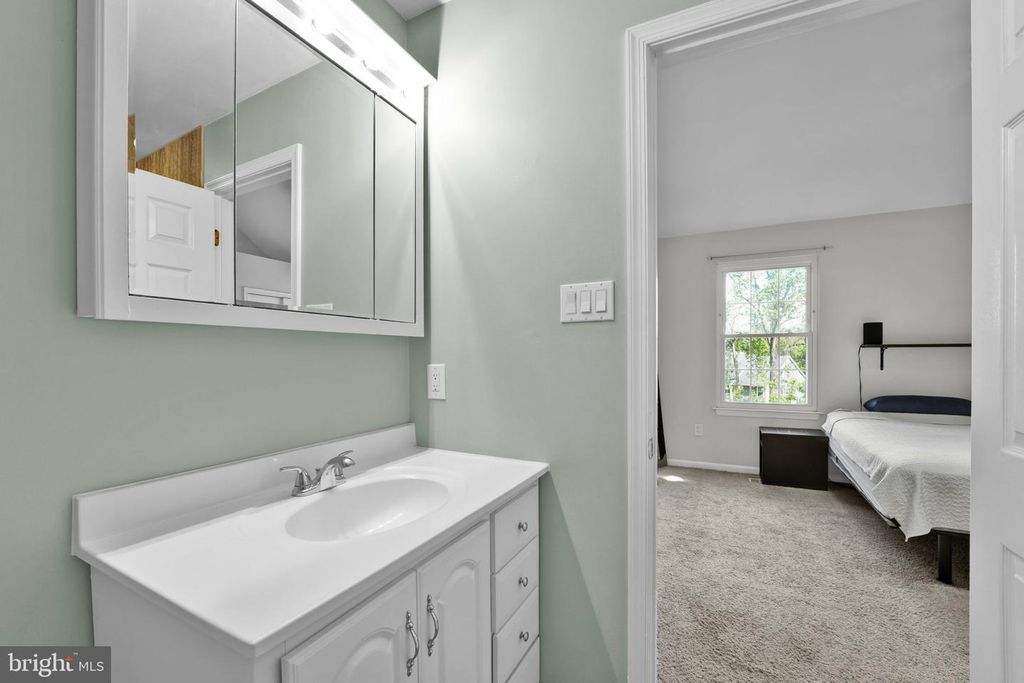 Image 27 of property listing at 8008 GREEN VALLEY LN, Owings Mills, MD 21117