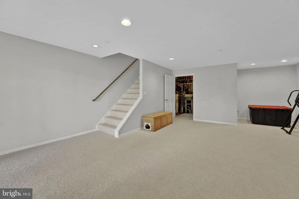 Image 31 of property listing at 8008 GREEN VALLEY LN, Owings Mills, MD 21117