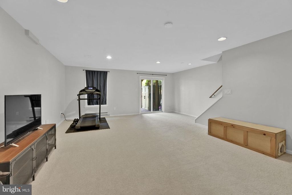 Image 33 of property listing at 8008 GREEN VALLEY LN, Owings Mills, MD 21117