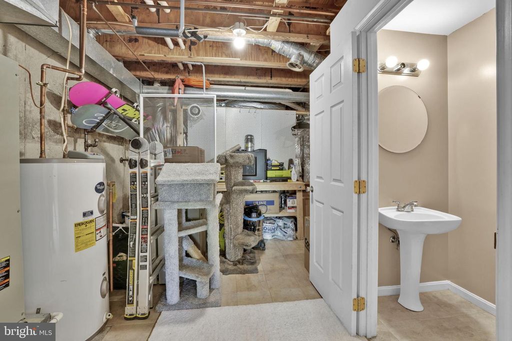 Image 34 of property listing at 8008 GREEN VALLEY LN, Owings Mills, MD 21117