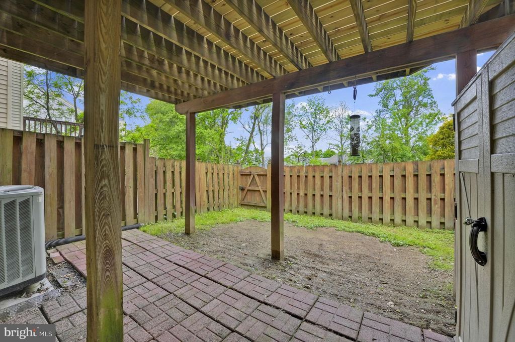 Image 41 of property listing at 8008 GREEN VALLEY LN, Owings Mills, MD 21117