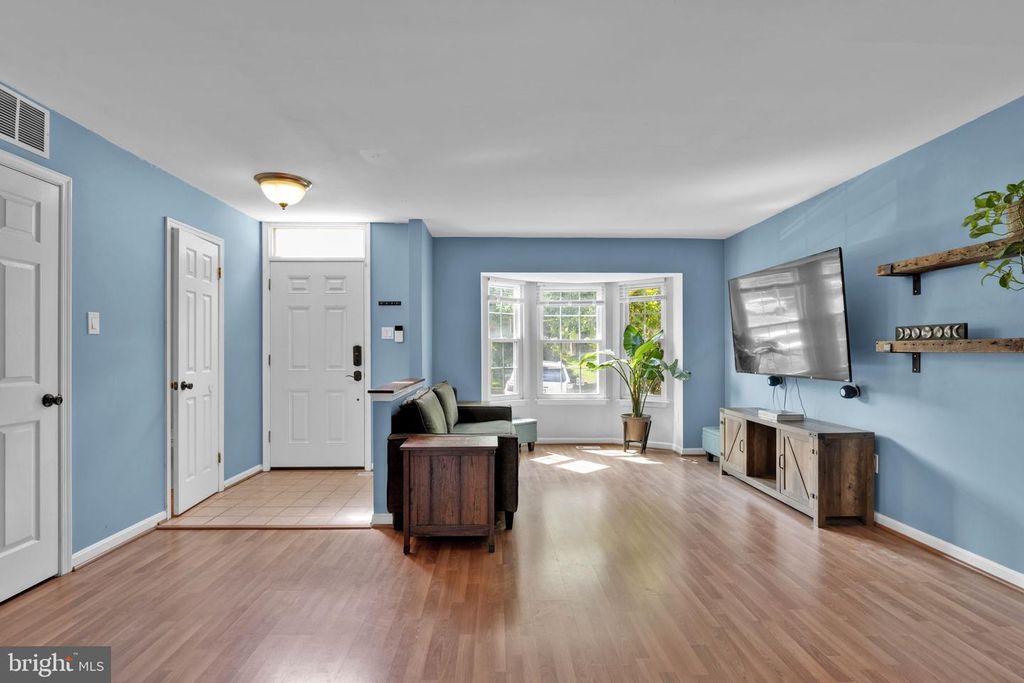 Image 5 of property listing at 8008 GREEN VALLEY LN, Owings Mills, MD 21117