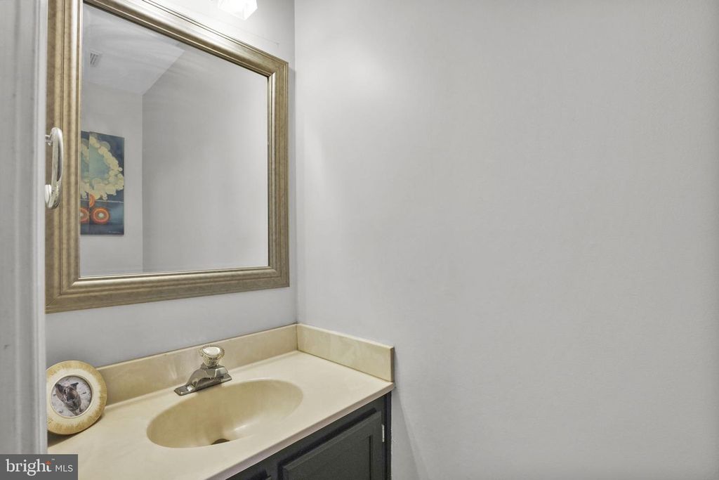 Image 8 of property listing at 8008 GREEN VALLEY LN, Owings Mills, MD 21117