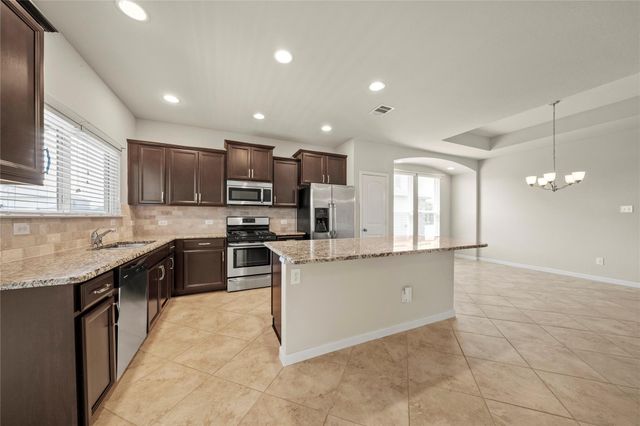 307 Limestone CRK, New Braunfels, TX 78130
