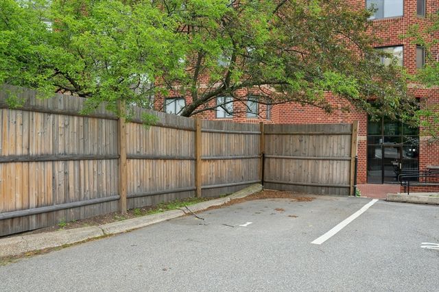 995 Massachusetts Ave 102, Arlington, MA 02476