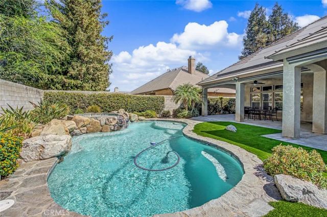 1909 Ordsall, Bakersfield, CA 93311