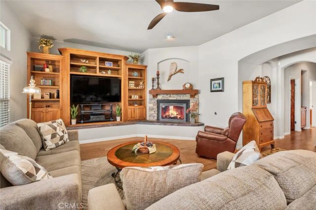 1909 Ordsall, Bakersfield, CA 93311