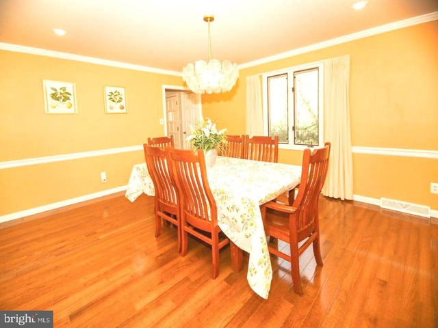 1120 CYMRY DR, Berwyn, PA 19312