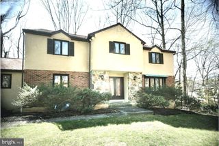 1120 CYMRY DR, Berwyn, PA 19312