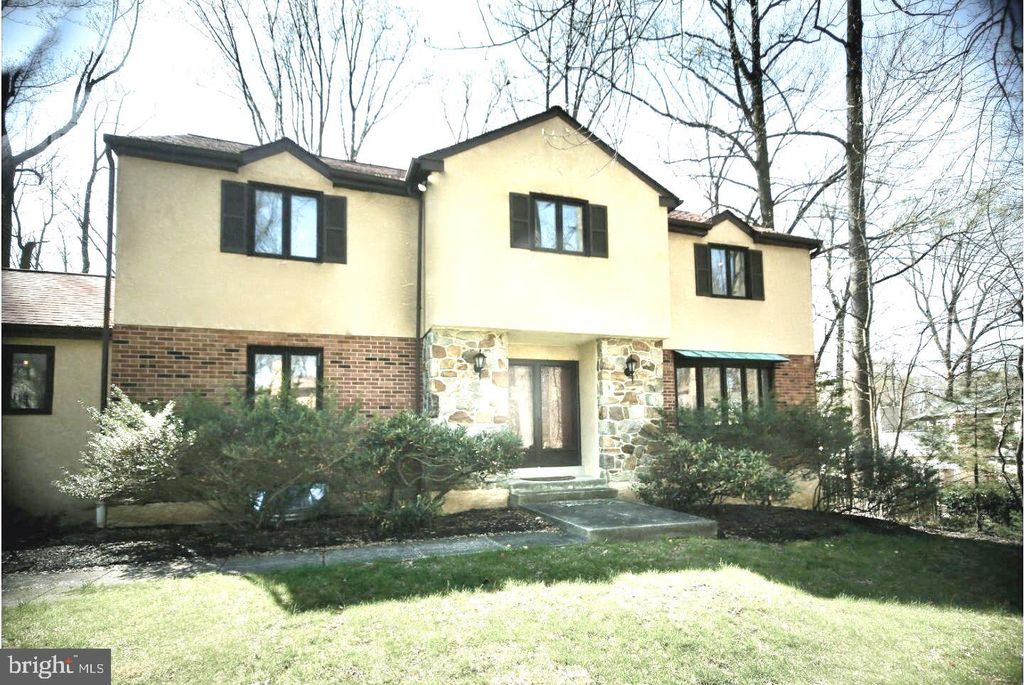 1120 CYMRY DR, Berwyn, PA 19312