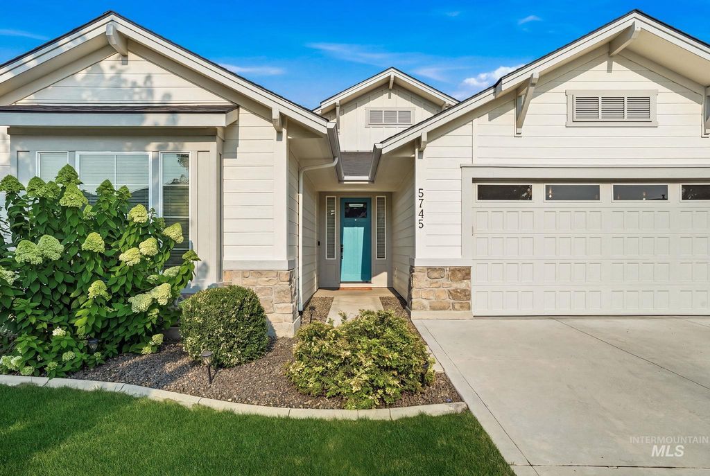 5745 S Stockport Ave, Meridian, ID 83642 photo 2