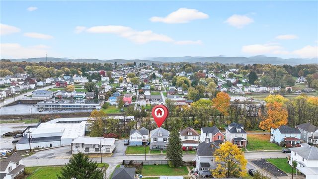 105 Center Ave, Mt Pleasant Boro, PA 15666