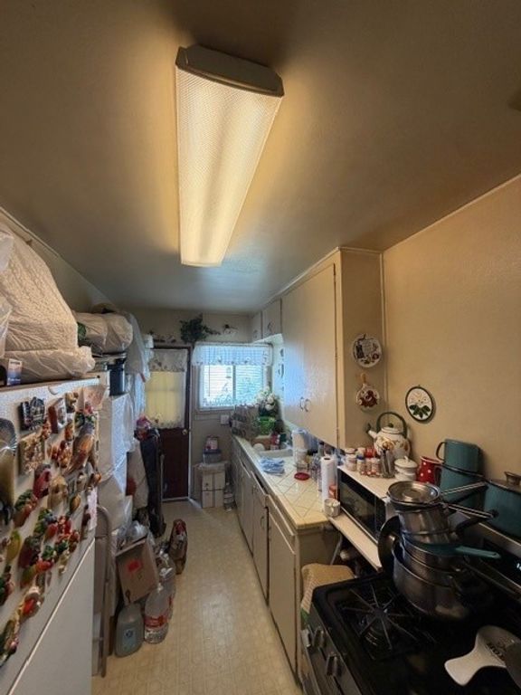 Image 13 of property listing at 932 N Harbor, Anaheim, CA 92805