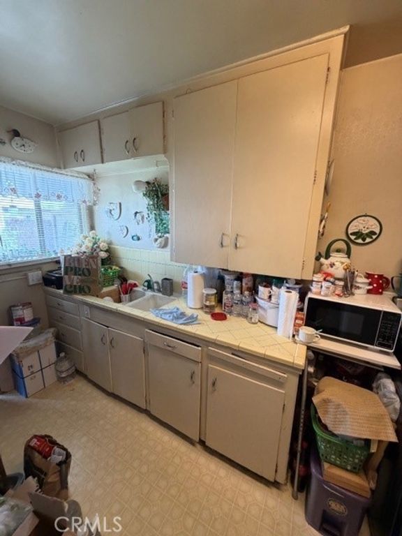 Image 15 of property listing at 932 N Harbor, Anaheim, CA 92805