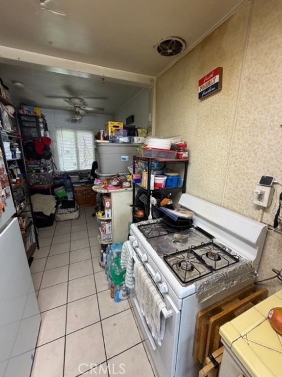 Image 18 of property listing at 932 N Harbor, Anaheim, CA 92805