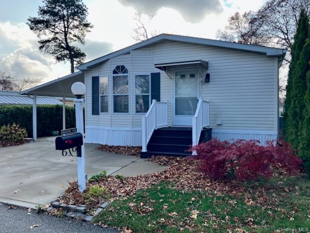 1661 Old Country Road 166, Riverhead, NY 11901