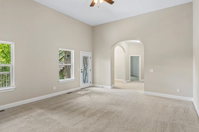 617 Excalibur Ct, Smyrna, TN 37167