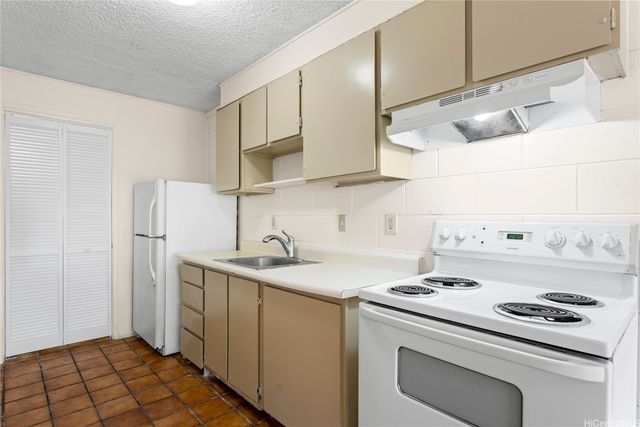 85-215 Ala Akau Street E, Waianae, HI 96792