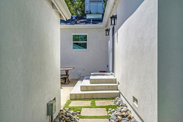 849 55th St, Sacramento, CA 95819