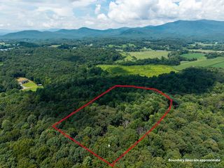 237 Rusty Lady Ln, Ellijay, GA 30536