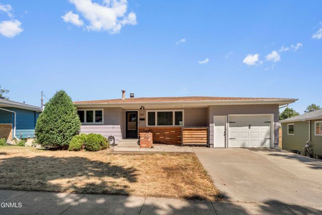 1817 Marian Drive, Bismarck, ND 58501 property photo