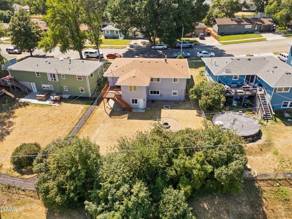1817 Marian Drive, Bismarck, ND 58501 photo 2