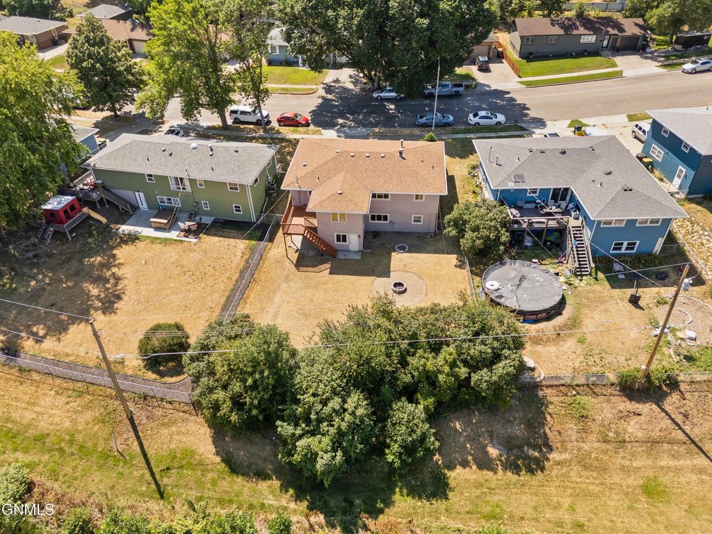1817 Marian Drive, Bismarck, ND 58501 photo 3