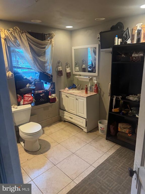 225 SHEAS TER, Ardmore, PA 19003