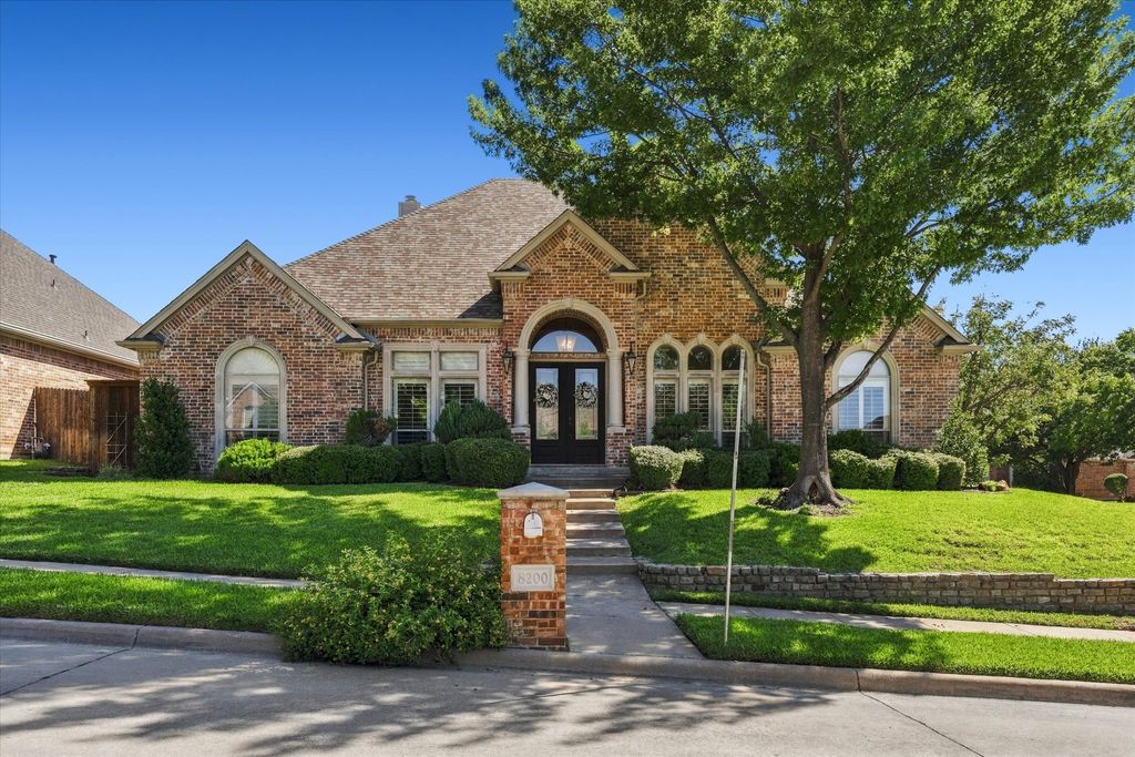 8200 Edgemont Court, North Richland Hills, TX 76182 — exterior
