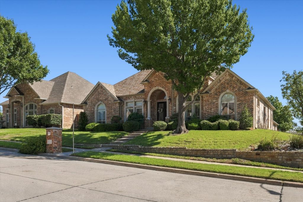 8200 Edgemont Court, North Richland Hills, TX 76182 — photo 2