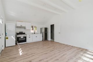 19427 Hart Street 1/2, Reseda, CA 91335